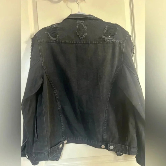 Black Distressed Jean Jacket l S - Picture 4 of 5